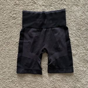 Aritzia TNA bike shorts